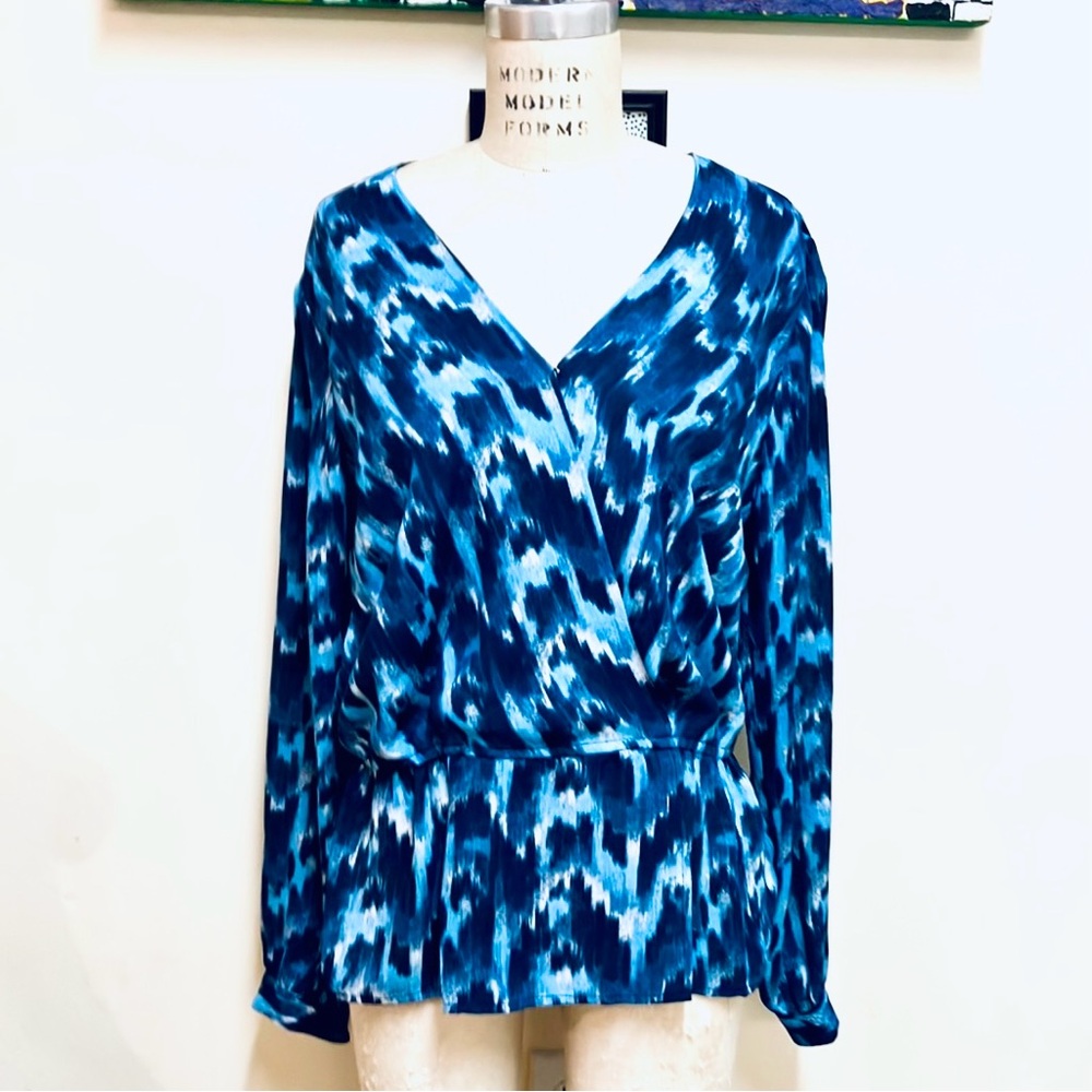 T32 Michael Kors Blue Print Blouse